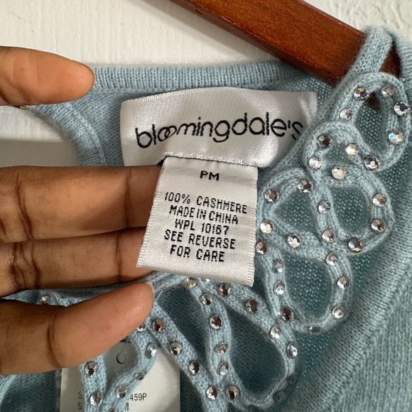 Bloomingdale’s Cashmere Top - Picture 4 of 7